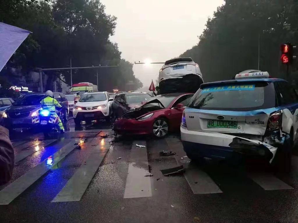 Tesla Aracının Sağlamlığı Bu Kazayla Onaylandı!